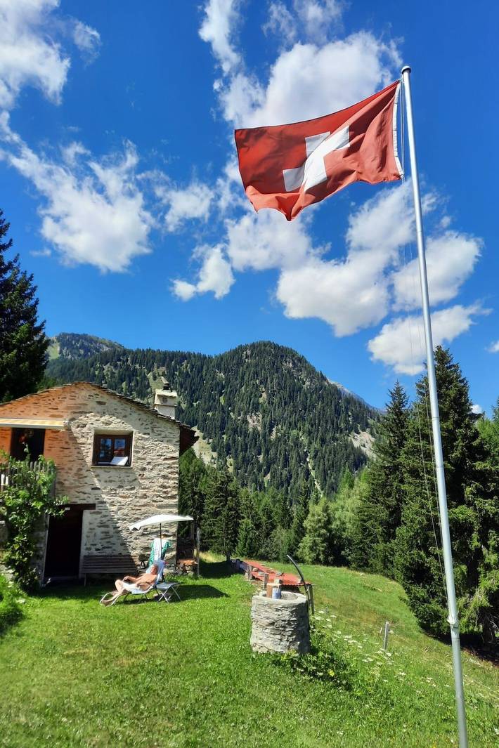 Ferienhaus für 3 Personen, mit Balkon und Garten sowie Ausblick in Graubünden - 2