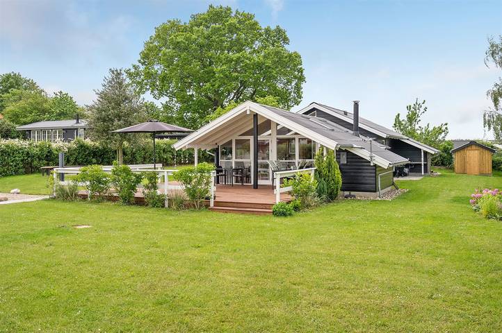 Ferienhaus für 8 Personen, mit Whirlpool und Sauna sowie Terrasse und Garten in Spodsbjerg