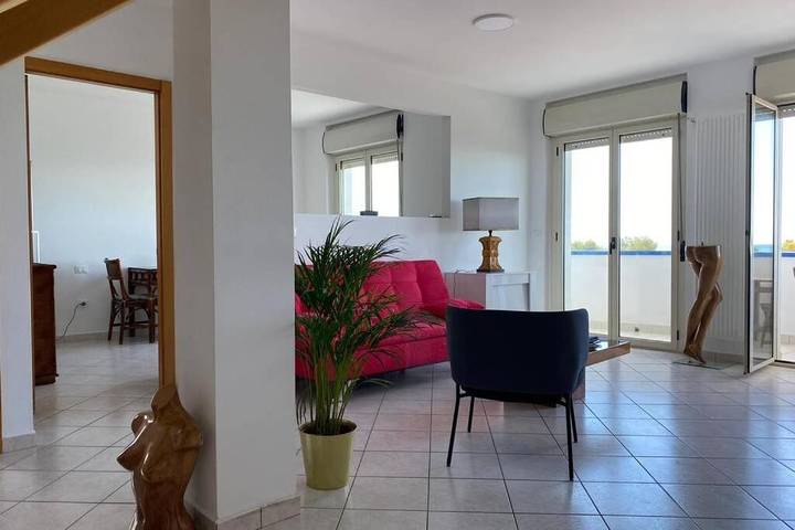 Appartamento per 4 persone, con Balcone e Terrazza nonché Panorama a Montesilvano Marina
