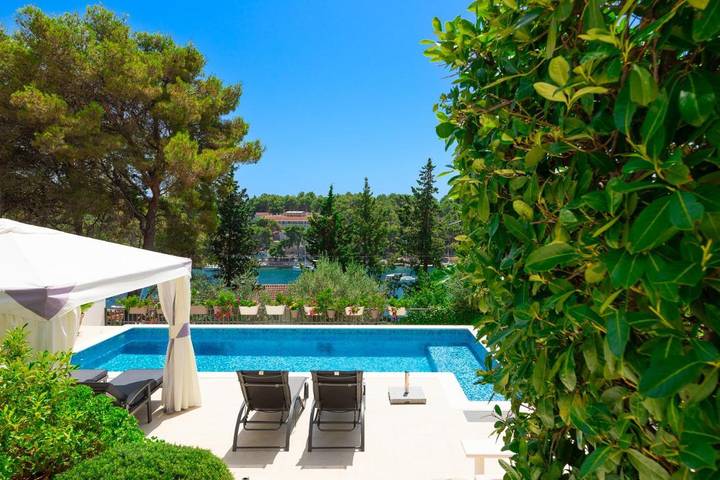 Ferienwohnung für 4 Personen, mit Ausblick und Pool sowie Garten - 1