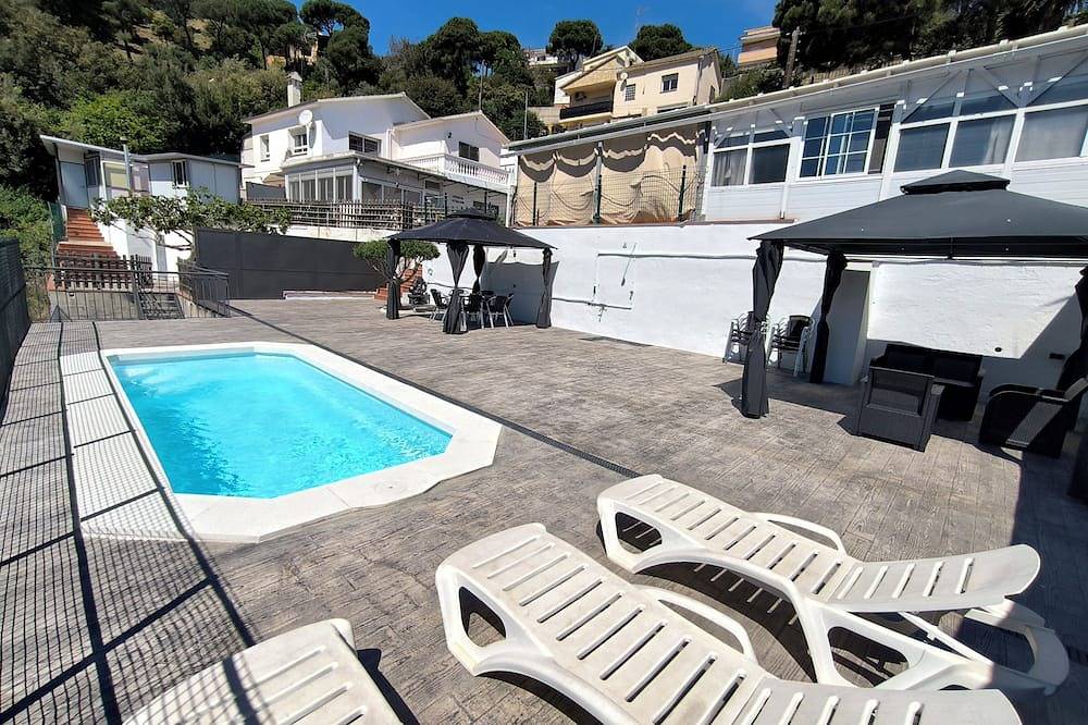Espacio Kybalion. Casa en la Montaña Cerca de Barcelona. in Argentona, Costa del Maresme