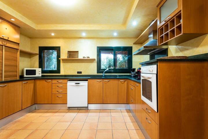 Casa rural para 14 personas, con Terraza y Jardín además de Piscina y Vistas en Espolla - 3