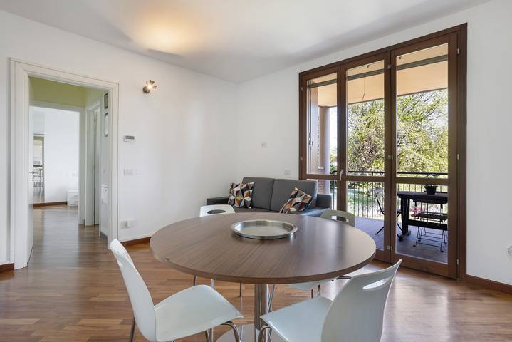 Apartamento inteiro, Apartamento 'La Casa Di Cami' com varanda e Wi-Fi in Agrate Brianza, Brianza