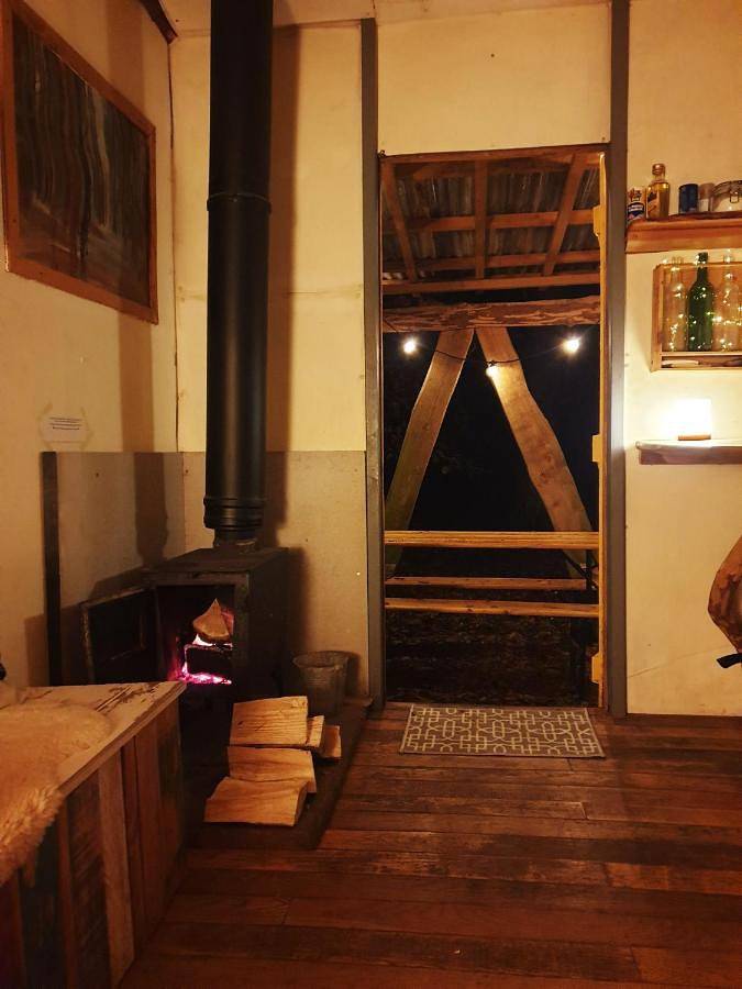 Delightful Shepherd hut in East Lavington, South Downs