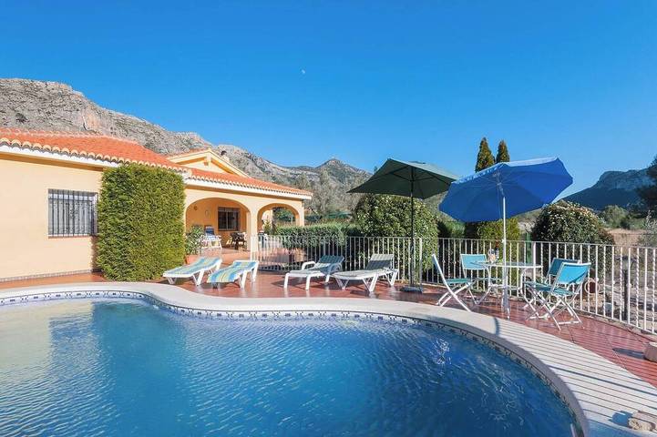 Villa pour 6 personnes, avec piscine - 1
