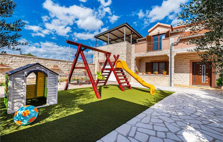 Reizende 18,5 m² große Wohnung mit Pool, Terrasse, WLAN und Parkplatz in Pridraga, Zadar