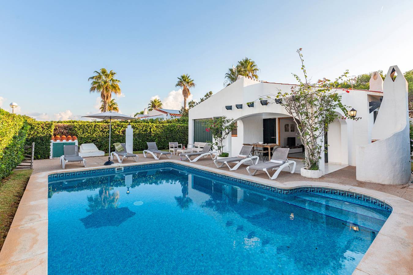 Villa « Gum » avec piscine privée, terrasse privée et Wi-Fi in Cap d'Artrutx, Ciutadella
