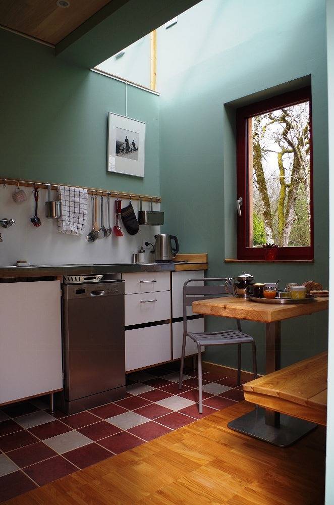 Gîte en bois design près du lac de Parisot in Puylagarde, Quercy