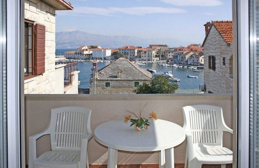Ganze Wohnung, 1-Zimmer-Ferienwohnung am Strand Postira, Brac A-14902-b in Postira, Brac