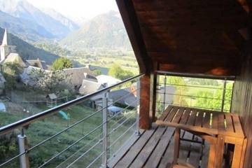Maison de campagne pour 4 personnes, avec balcon et jardin, animaux acceptés à Camparan