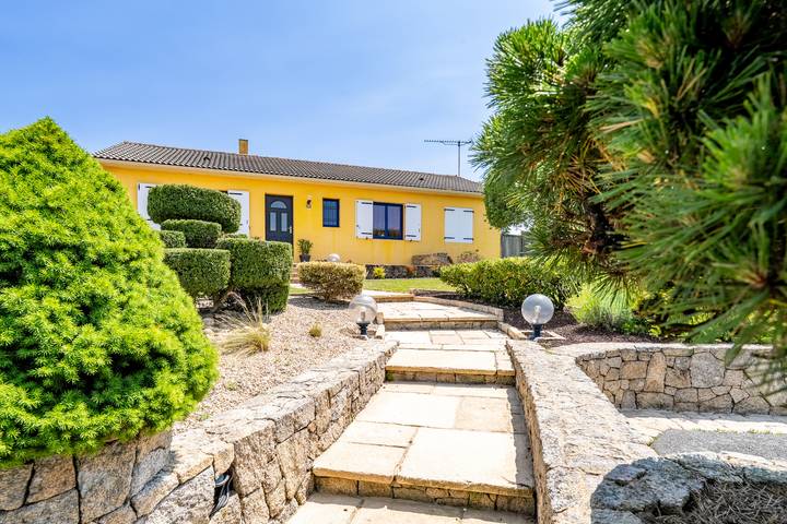 Casa vacanza per 15 persone, con idromassaggio e giardino nella Valle della Loira
