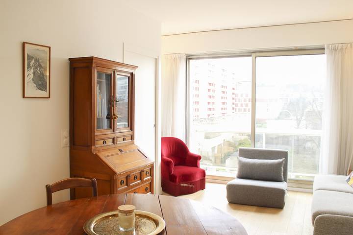Entire apartment, Renovated studio with quiet balcony in Bois-Colombes, Hauts-de-Seine