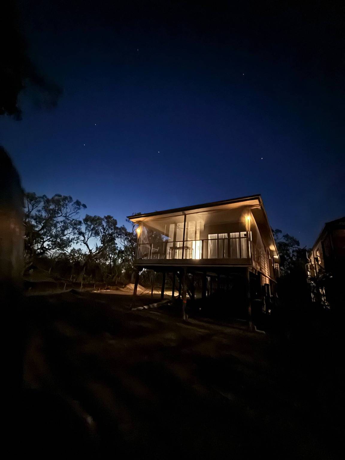 Golden Cliff Retreat: escapada moderna junto al río in Australia Meridional