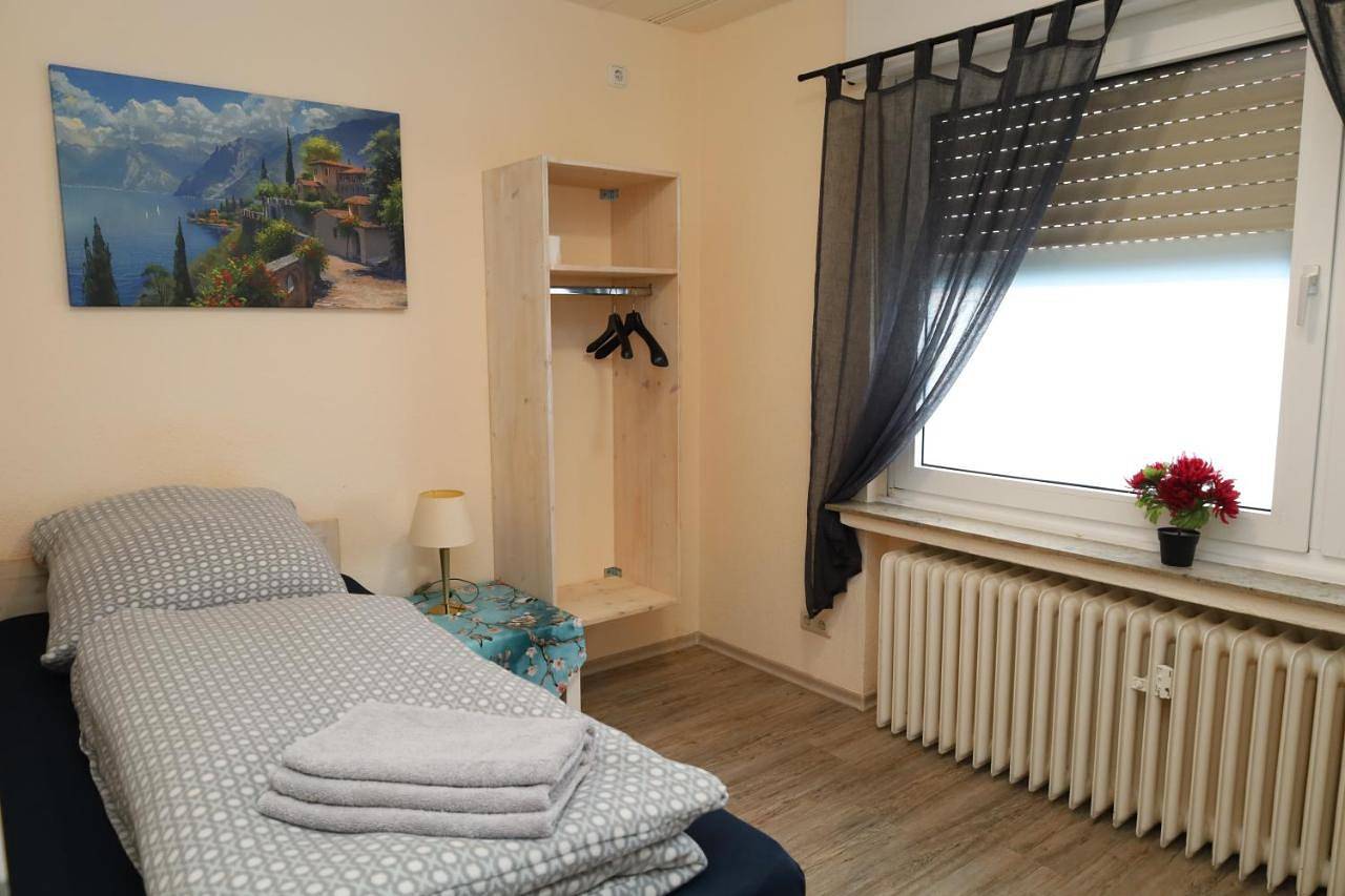 Double Room with Shared Bathroom in Sennestadt, Bielefeld