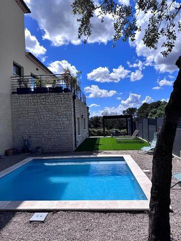 Gîte pour 6 personnes, avec piscine et jardin à Mondragon