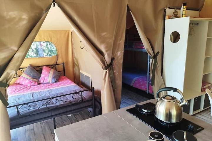 Gîte pour 4 personnes, avec Terrasse ainsi que Jardin et Piscine à Dun (toponyme)