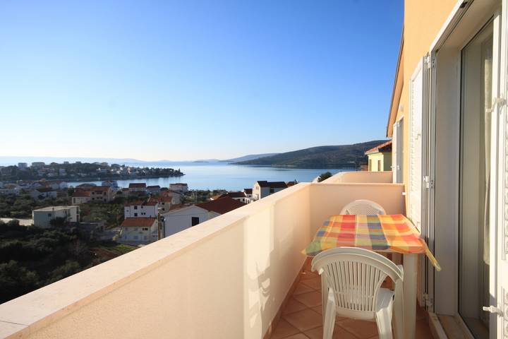 Apartament wakacyjny dla 5 osób, z Balkon/ taras w Seget Vranjica