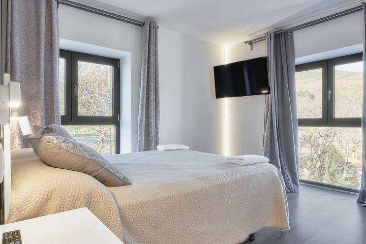 Villa 'Marel' con vistas a la montaña, Wi-Fi y aire acondicionado in Trefacio, Lago de Sanabria