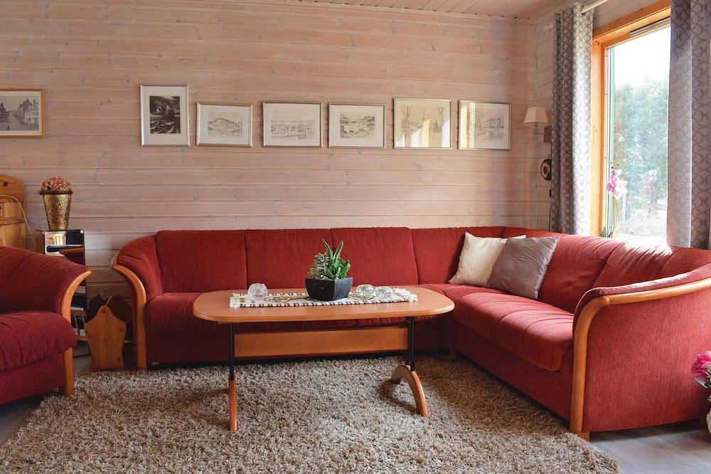 3 bedroom beach front home in Hol I Tjeldsund in Vestfjorden