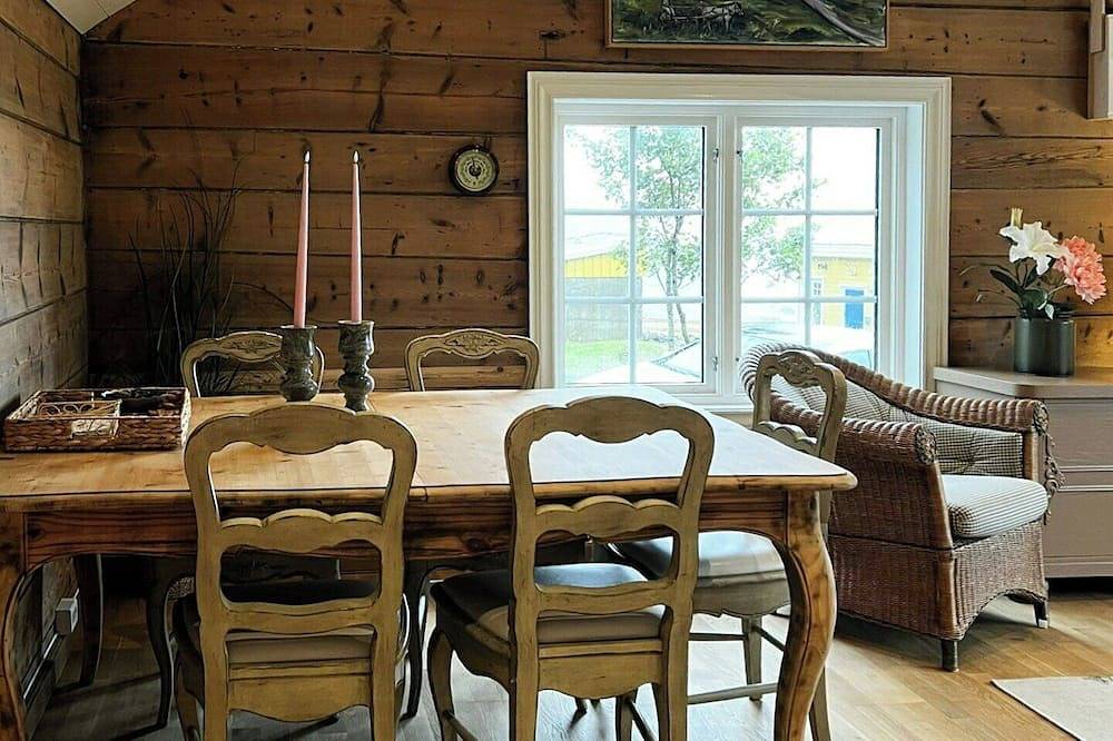 Restauriertes Bauernhaus am Meer in Kvalheim in Vågsøy