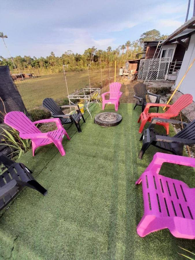 Gîte pour 4 personnes, avec piscine ainsi que terrasse et vue à Roura