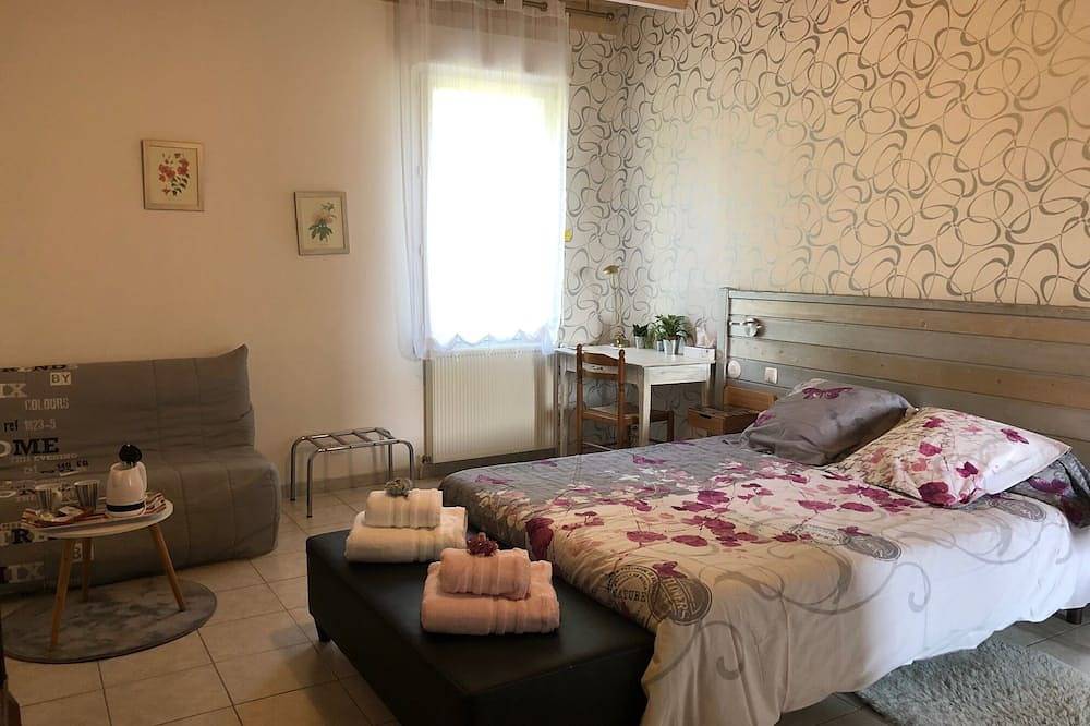The Laura room offers calm, comfort and serenity in Castelsarrasin, Tarn y Garona