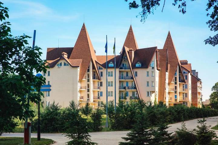 Apartamento para 6 personas, con jacuzzi y jardín además de sauna y piscina en Ucrania