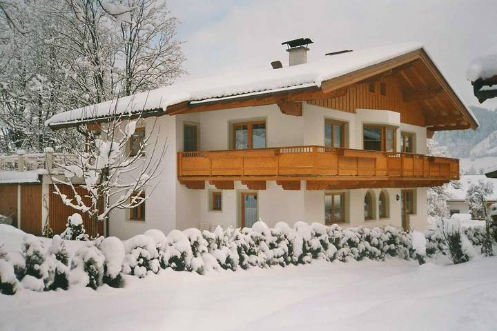 Appartement voor 4 personen, with Terras and Tuin as well as Zwembad in Niederau