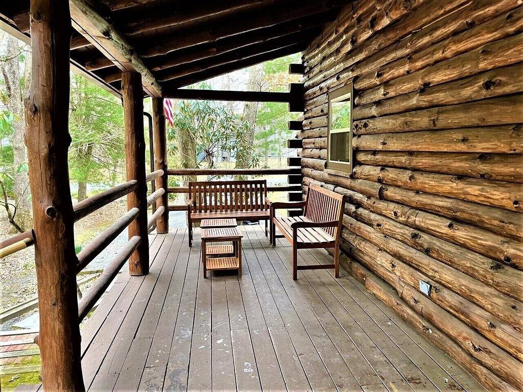 Rustikales Blockhaus am Flussufer in Saw Creek, Pike County