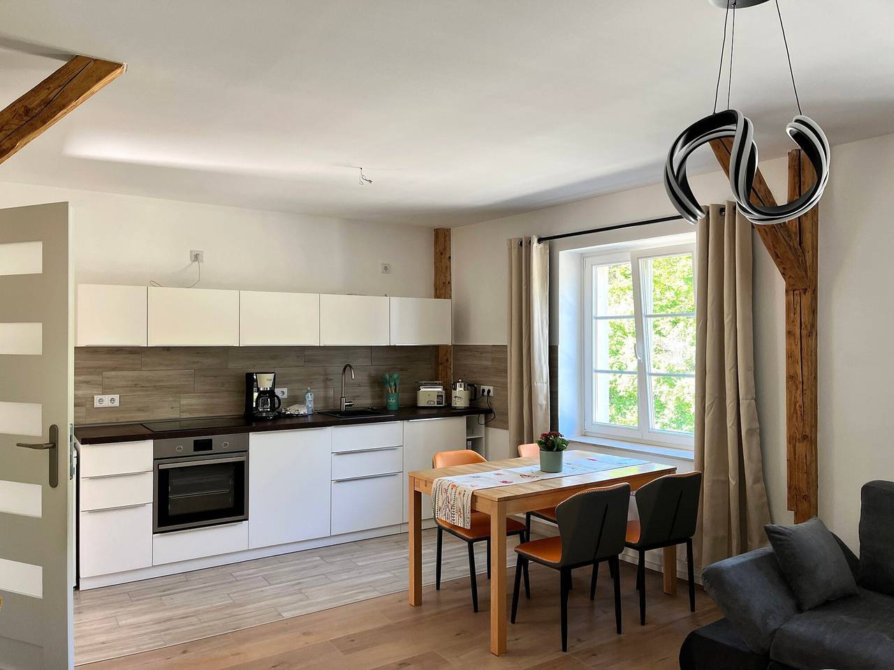 Entire apartment, Apartment 'Frisch Freche 3 R' with Private Terrace and Wi-Fi in Dohna, Eastern Ore Mountains