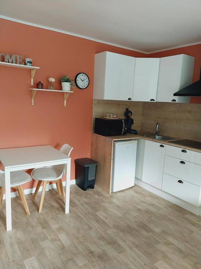 Gîte pour 2 personnes, avec jardin ainsi que terrasse et piscine à Poussan - 4