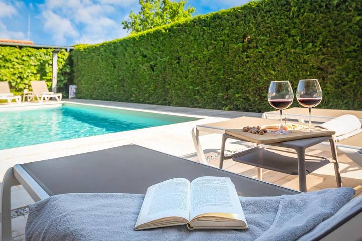 Ferienhaus für 5 Personen, mit Balkon und Whirlpool sowie Terrasse und Garten