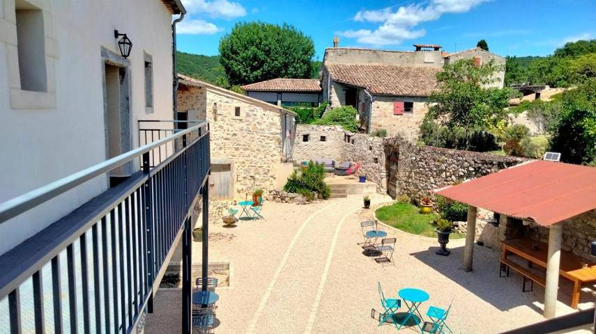 Maison d’hôte pour 2 personnes, avec Terrasse et Jacuzzi ainsi que Jardin et Vue en Ardèche