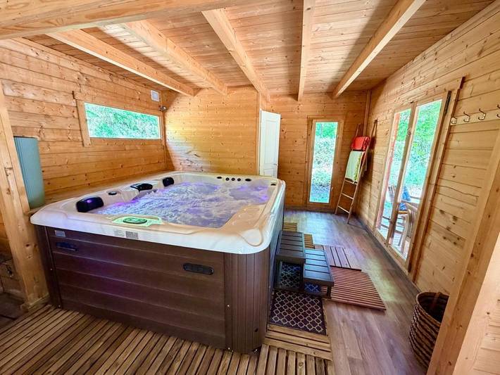 Location de vacances pour 3 personnes, avec sauna et piscine ainsi que jardin et jacuzzi à Forcalquier - 3