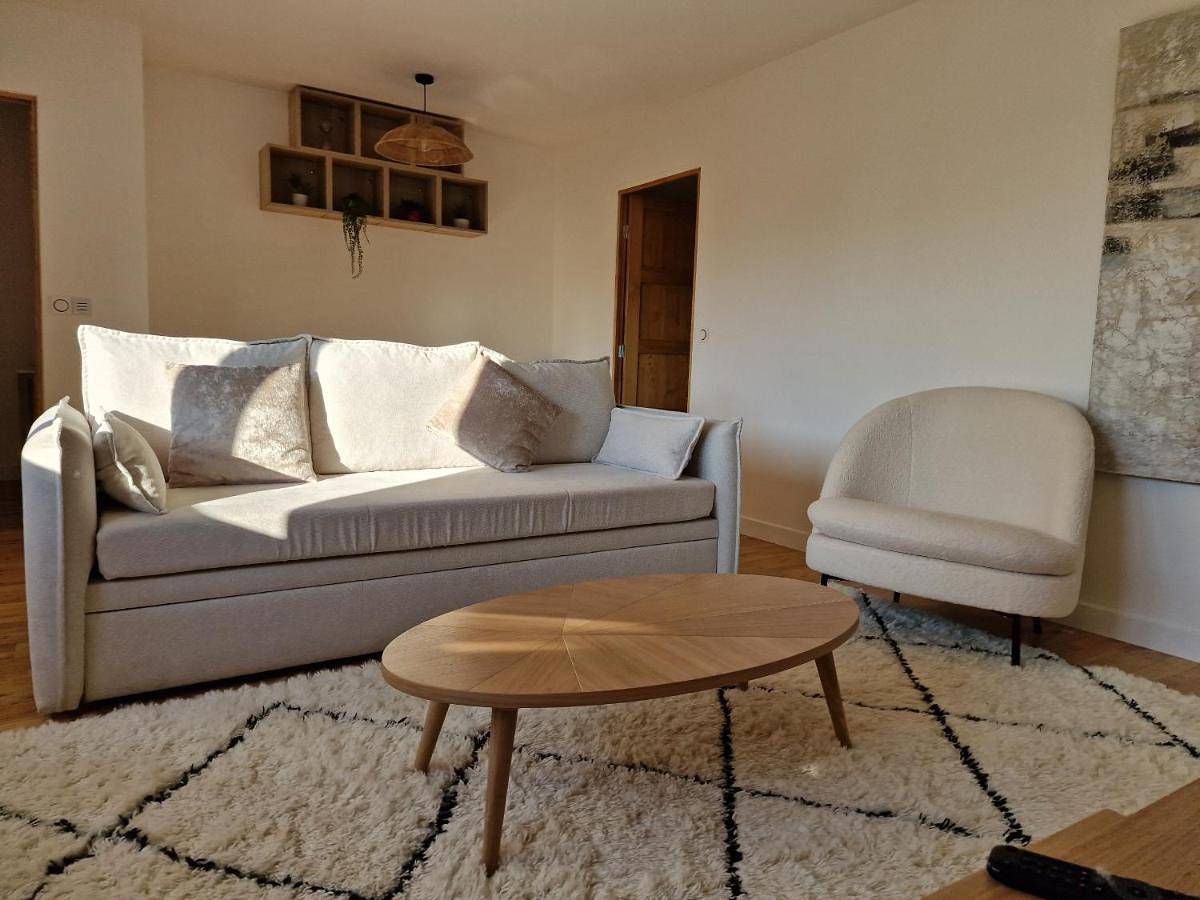 Appartement entier, One-Bedroom Apartment in Enghien-les-Bains, Val-d'Oise