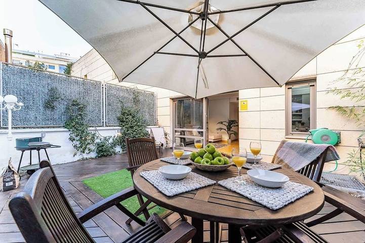 Ferienhaus für 15 Personen, mit Balkon und Garten