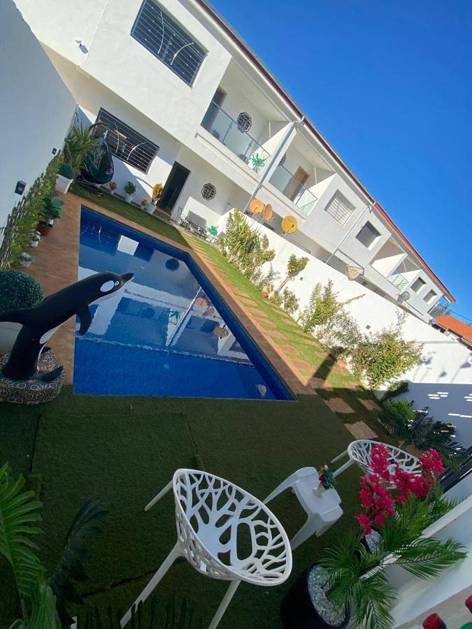 Gîte pour 10 personnes, avec jardin ainsi que vue et piscine dans Imouzzer du Kandar