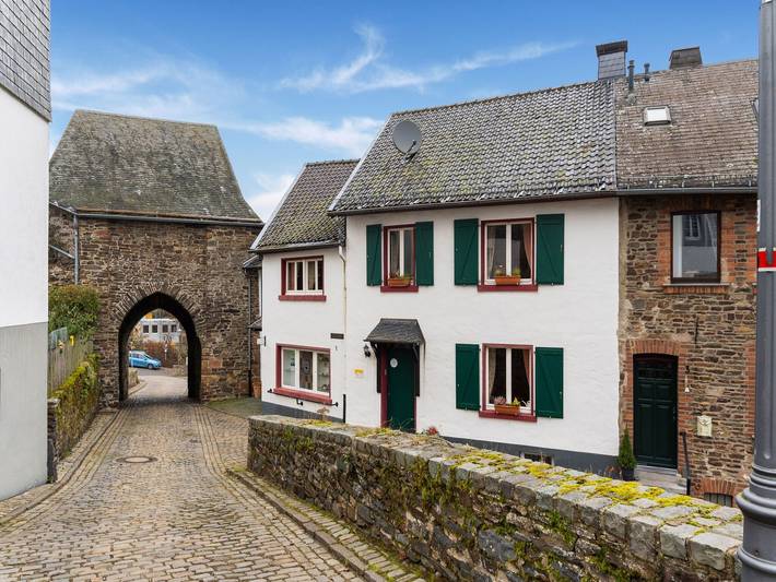 Ferienwohnung für 4 Personen, mit Whirlpool und Terrasse sowie Garten und Sauna in der Eifel
