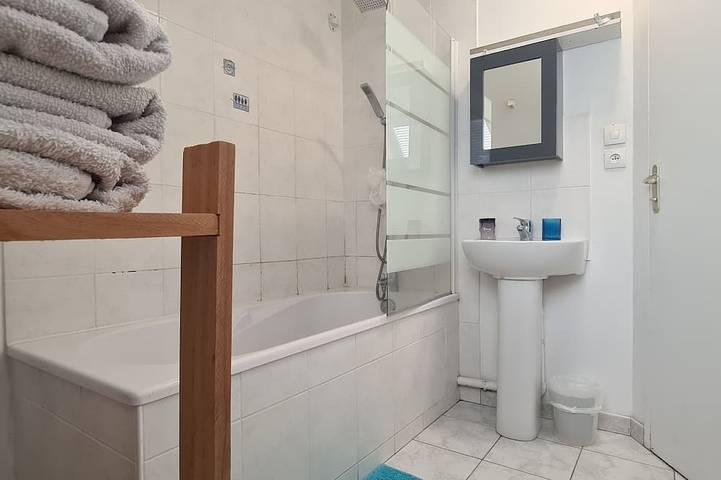 Charming house with private parking and a covered patio, close to all amenities in Douarnenez, Quimper und Umgebung
