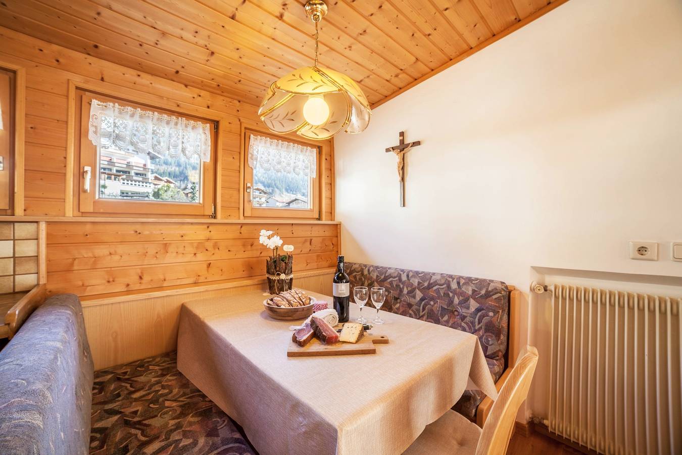 Ganze Wohnung, Ferienwohnung 'Residenz Pichler 4' mit Bergblick, Balkon & Wlan in Stubaier Alpen, St. Leonhard in Passeier