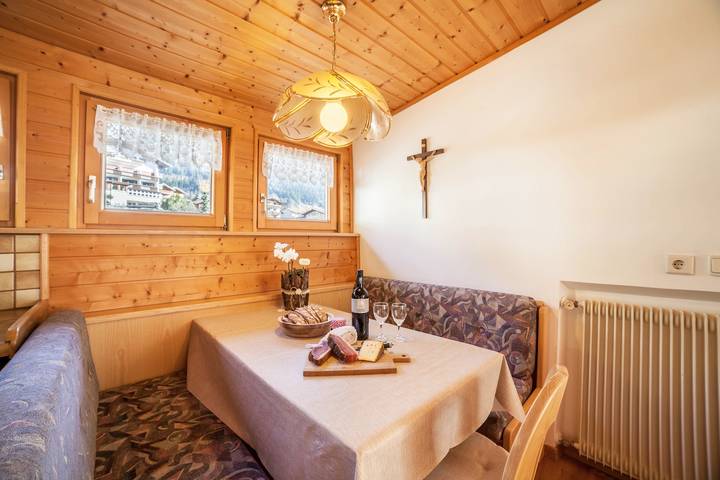 Ganze Wohnung, Ferienwohnung 'Residenz Pichler 4' mit Bergblick, Balkon & Wlan in Stubaier Alpen, St. Leonhard in Passeier