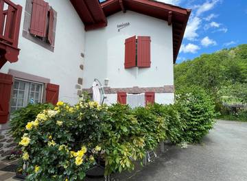 Gîte pour 4 personnes, avec jardin ainsi que jacuzzi et terrasse en Pyrénées-Atlantiques