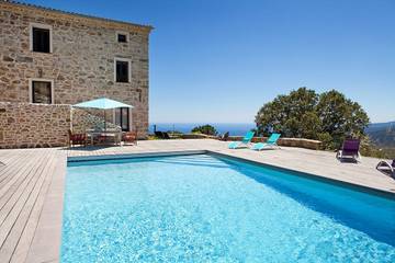 Cottage pour 2 personnes, avec jardin et piscine à Ventiseri
