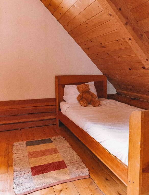 Violette Hütte - Glamping in den Lärchenhügeln 25 Minuten vom Lachsarm entfernt in Silver Star