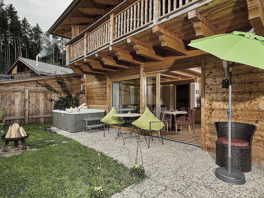 Hütte in Ainring mit Schwimmbecken in Ainring, Rupertiwinkel