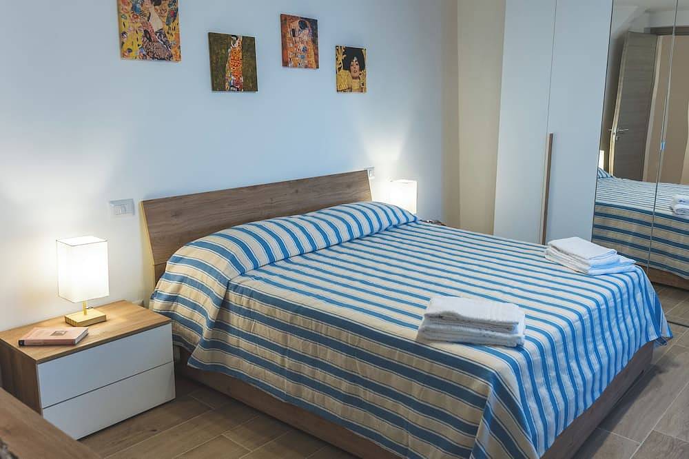 Entire apartment, Casa del Cocciaro - independent apartment in the old town, on ground floor in Città della Pieve, Perugia Province
