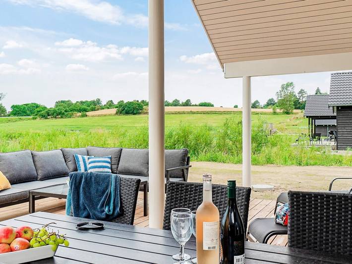 Ferienhaus für 14 Personen, mit Terrasse und Pool sowie Sauna