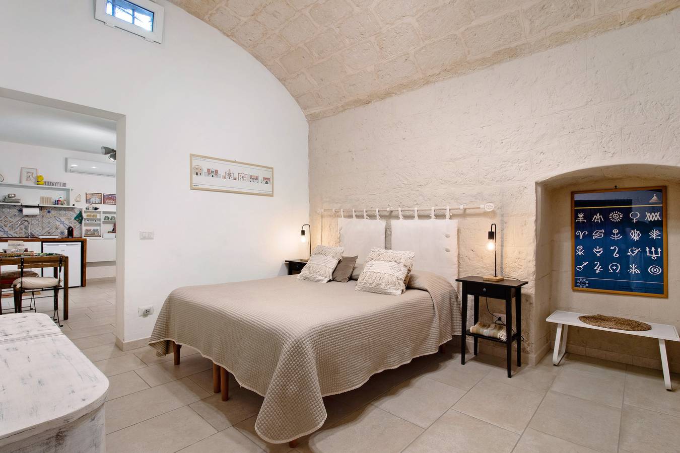 Entire apartment, Apartment 'Sweet House Bari Via Sagarriga' with Wi-Fi and Air Conditioning in Bari, Bari Province