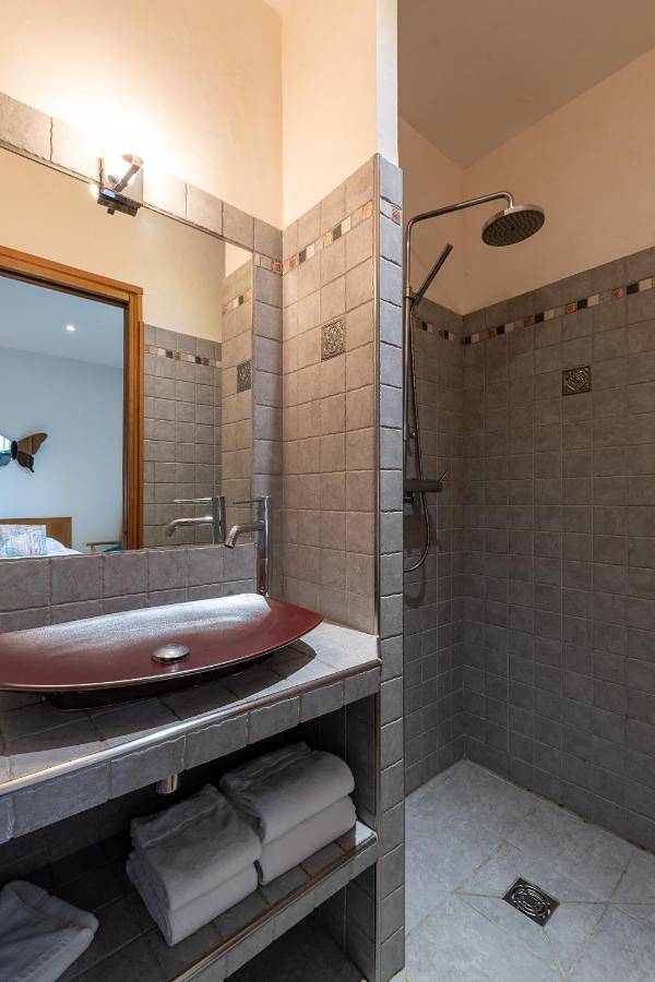 Villa pour 6 personnes, avec piscine ainsi que vue et jardin à Monticello - 4