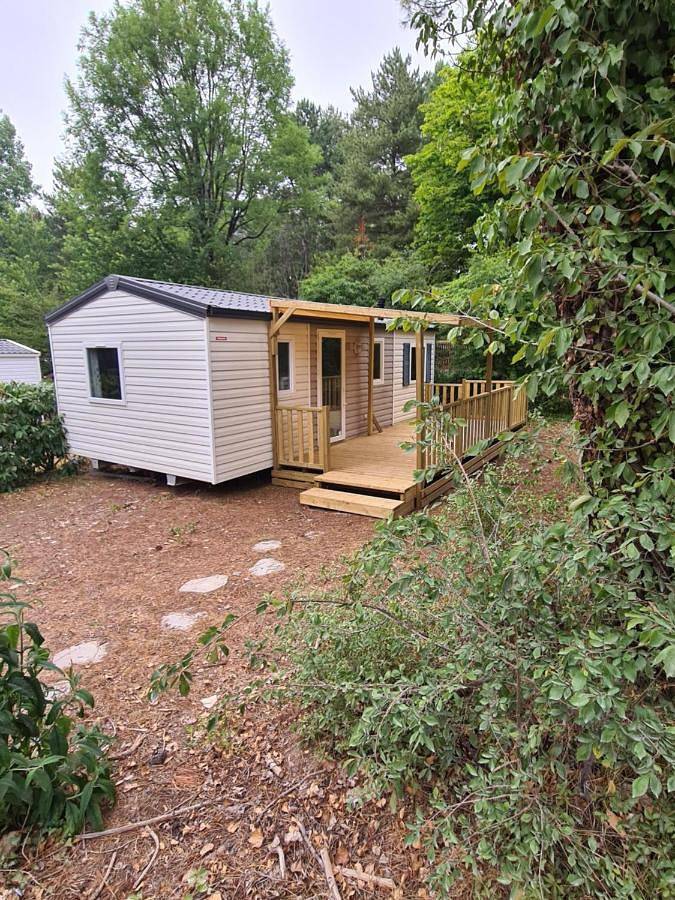Camping pour 6 personnes, avec Terrasse ainsi que Bassin pour enfant et Piscine
